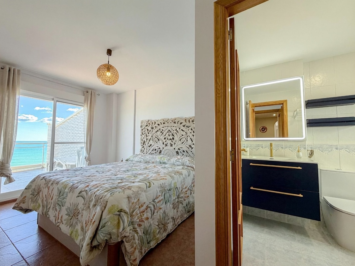 Ático en venta en Avenida del Papa Luna — Dormitorio