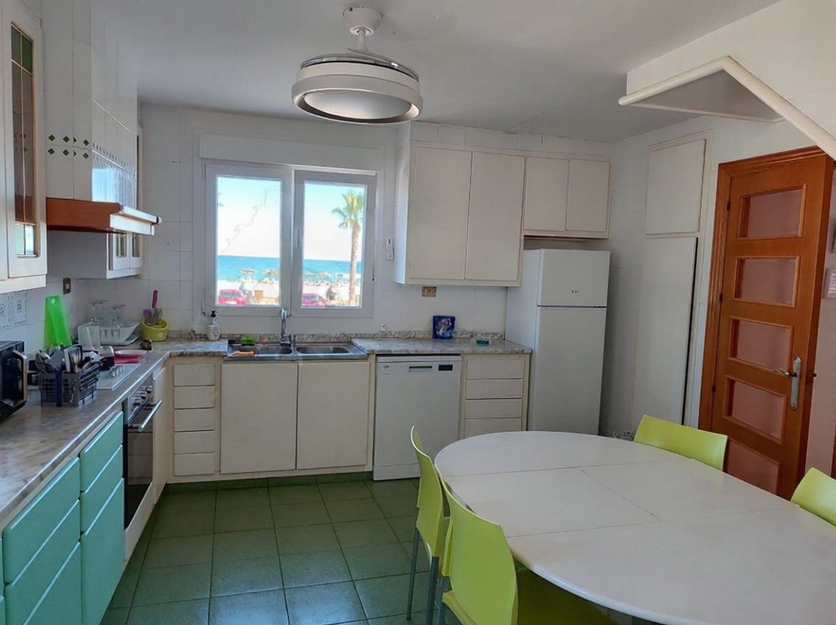 Chalet adosado en venta en Avenida del Papa Luna — Кухня