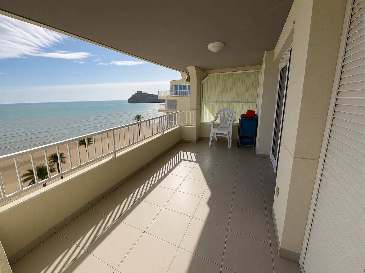 Piso en venta en Avenida del Papa Luna, 12