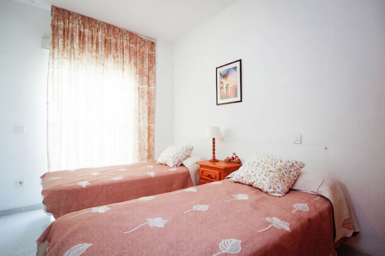 Piso en venta en Avenida del Papa Luna, 12 — Bedroom