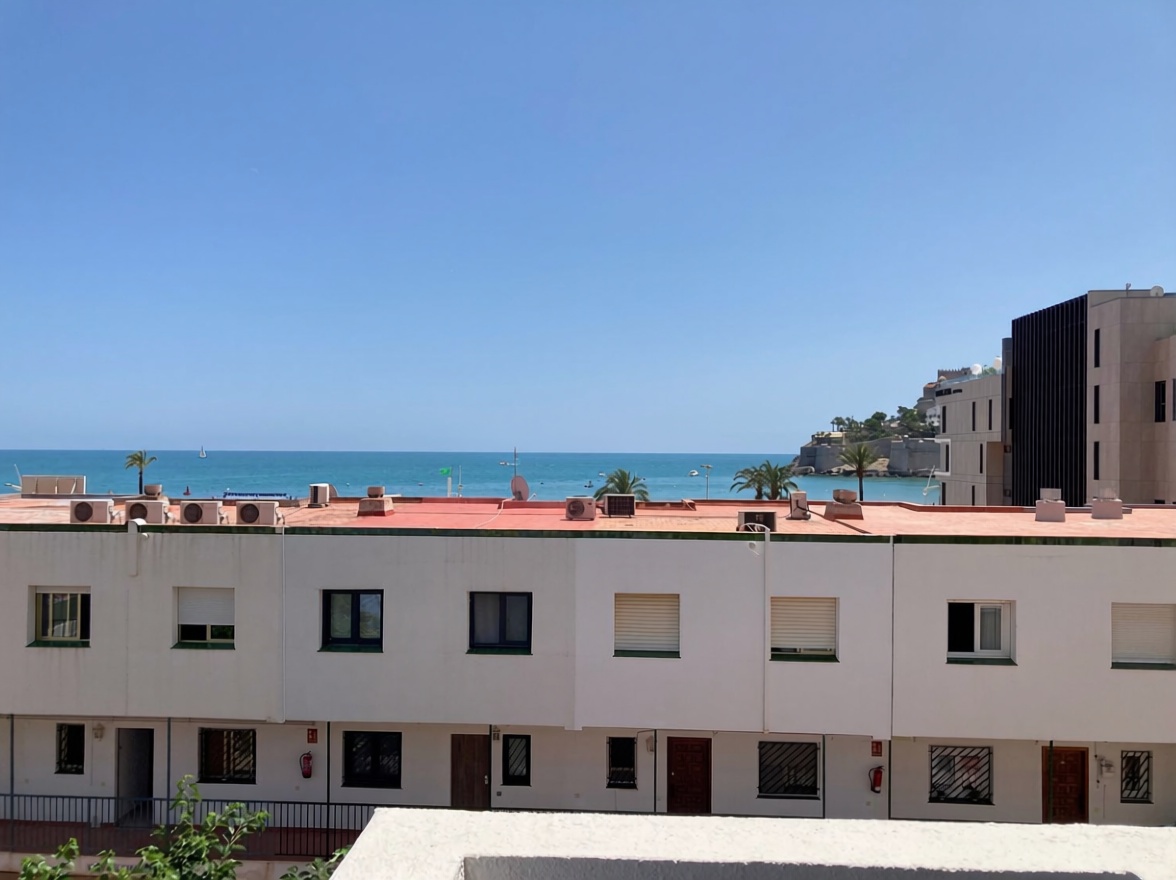 Piso en venta en Avenida Papa Luna, 4 — Vista mar