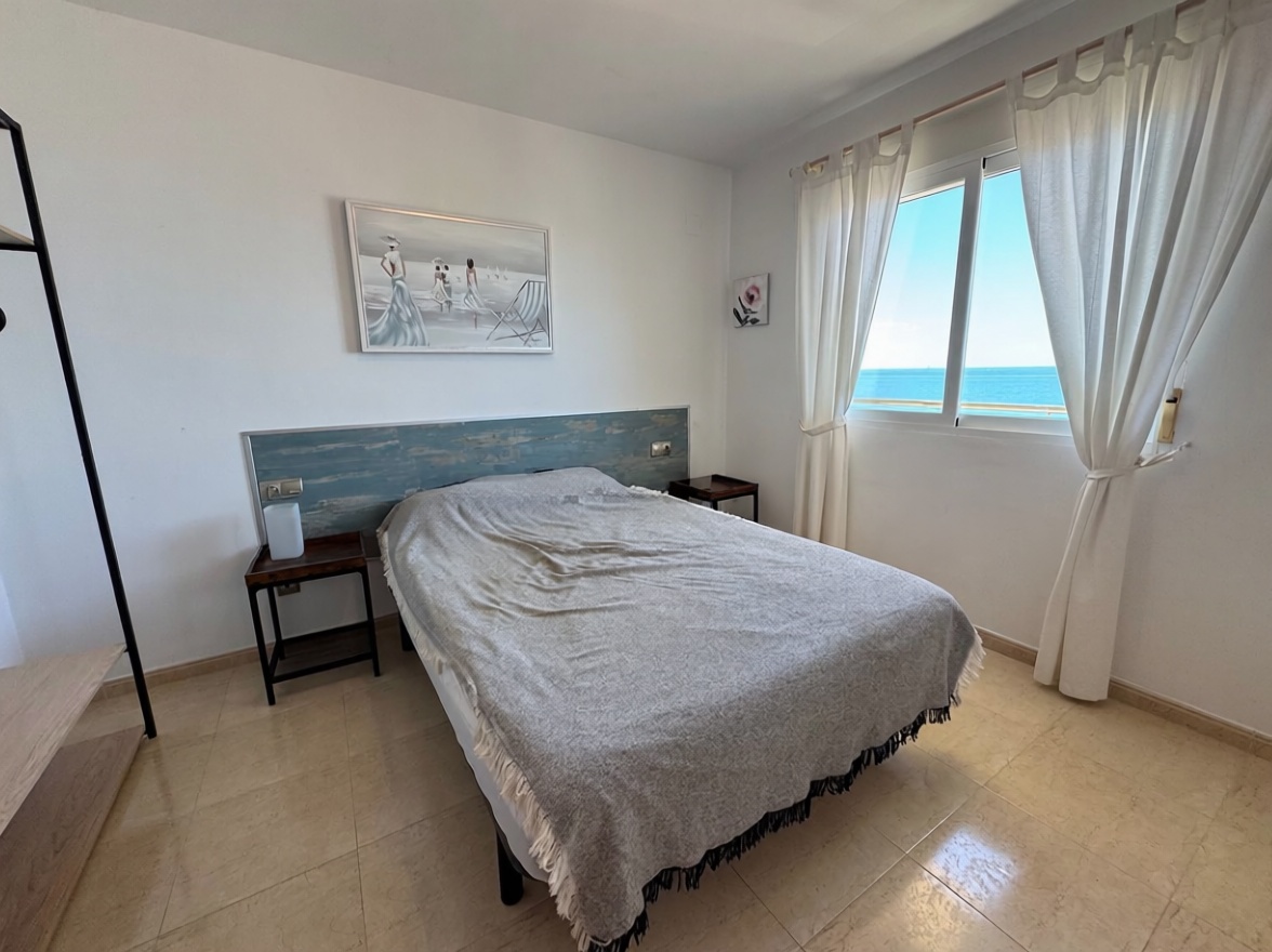Piso en venta en Avenida del Papa Luna — Bedroom