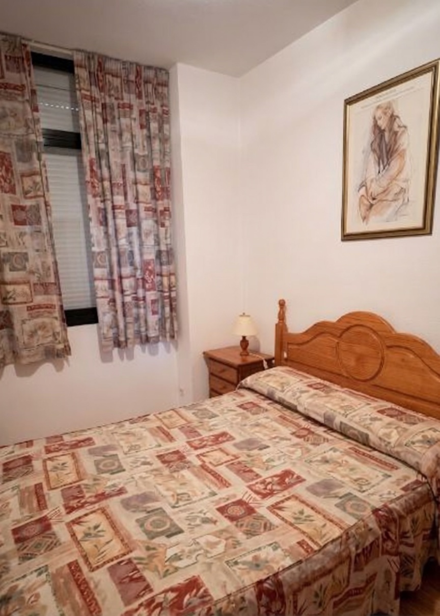Piso en venta en Avenida del Papa Luna, 162 — Bedroom