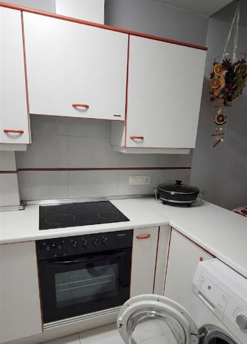 Piso en venta en Avenida del Papa Luna, 162 — Kitchen