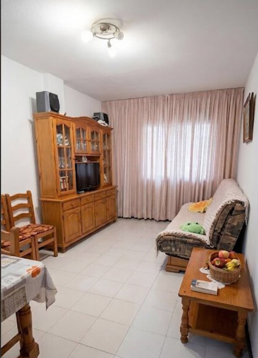 Piso en venta en Avenida del Papa Luna, 162 — Living room