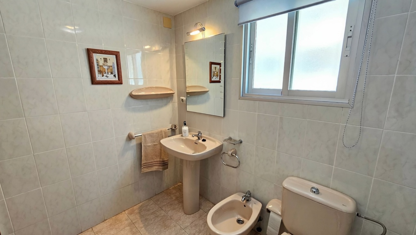 Piso en venta en Avenida Valencia — Bathroom