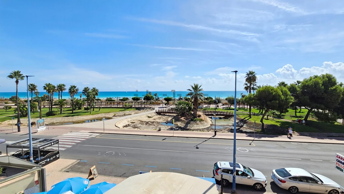 Piso en venta en Avenida Valencia — Sea view