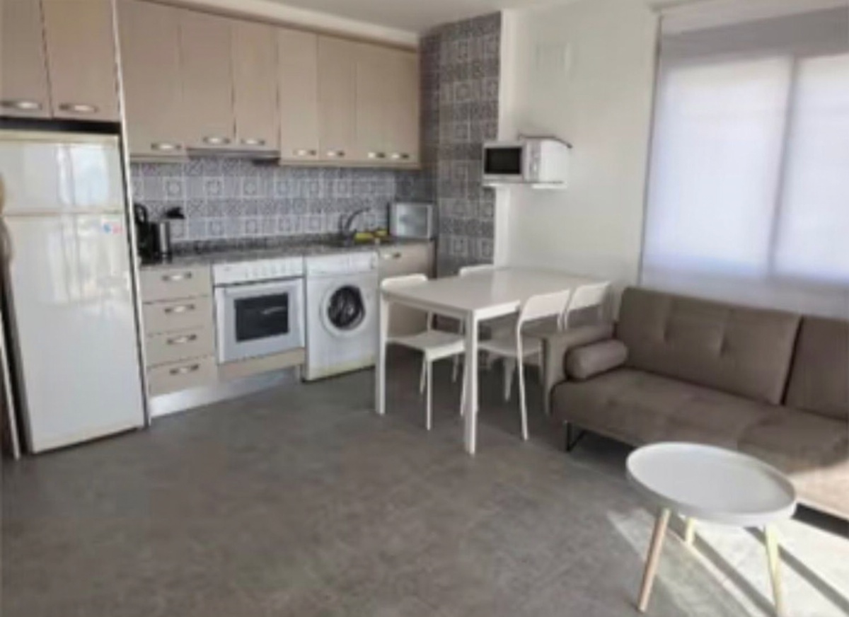 Piso en venta en Avenida del Papa Luna, 147 b — Kitchen