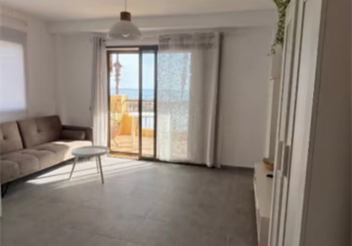 Piso en venta en Avenida del Papa Luna, 147 b — Living room