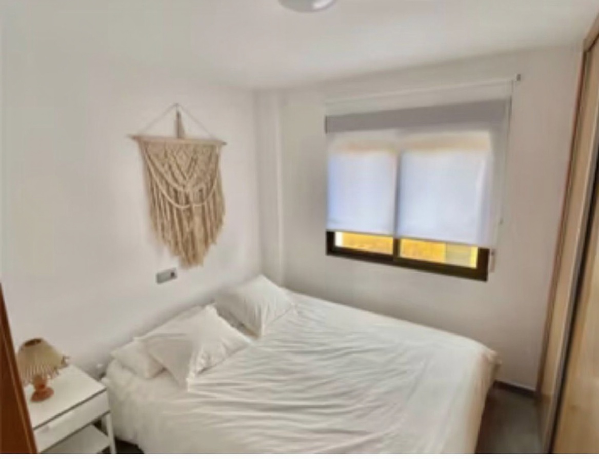 Piso en venta en Avenida del Papa Luna, 147 b — Bedroom