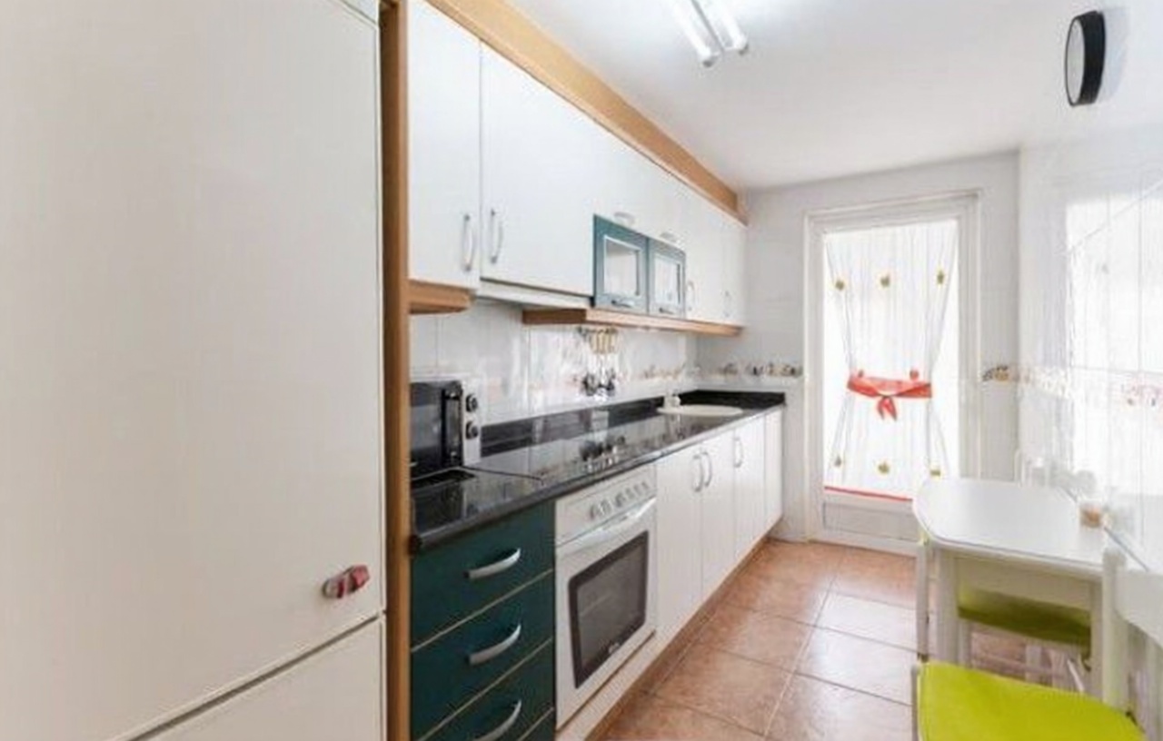 Piso en venta en Avenida del Papa Luna, 40 — Cuisine