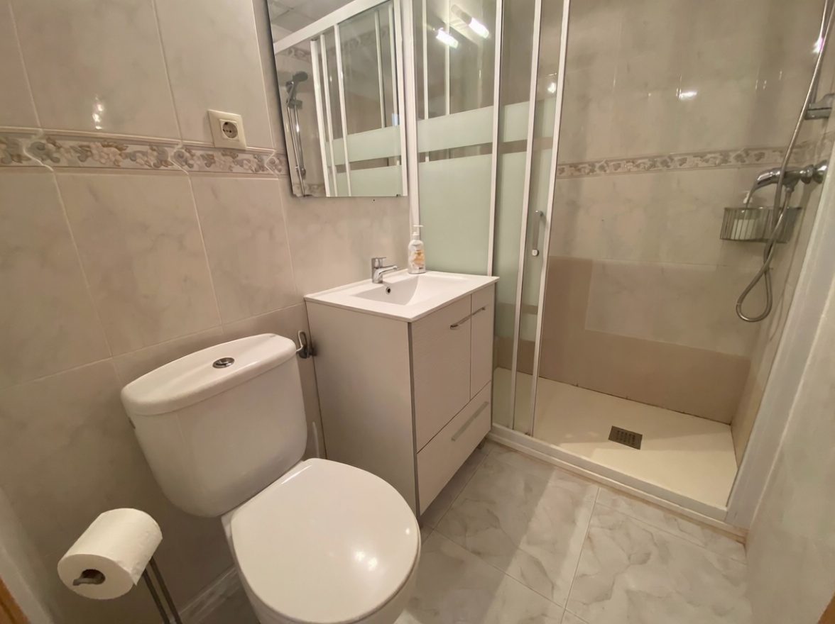 Piso en venta en Avenida Papa Luna — Baño