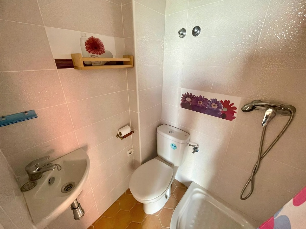 Chalet pareado en venta en Calle Baixada Bufador — Bathroom