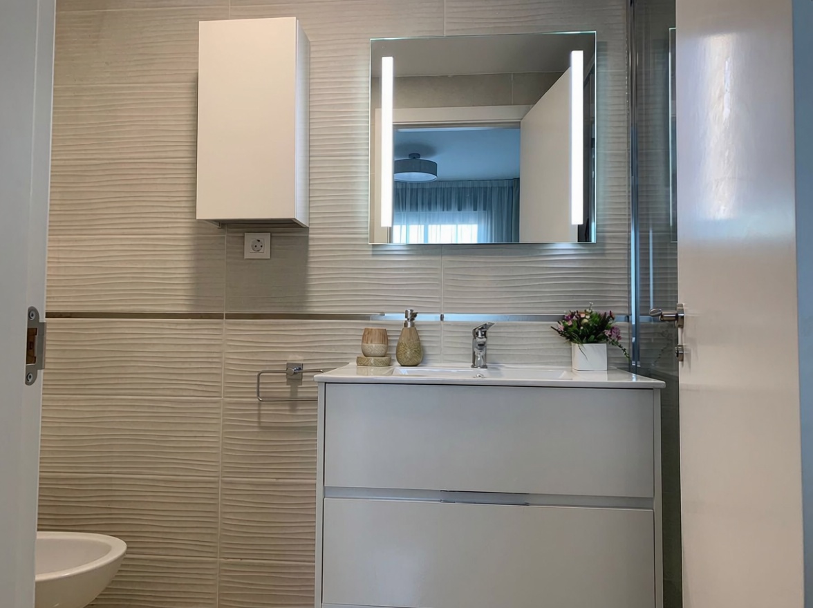 Piso en venta en Partida Torre la Sal, 76 — Baño