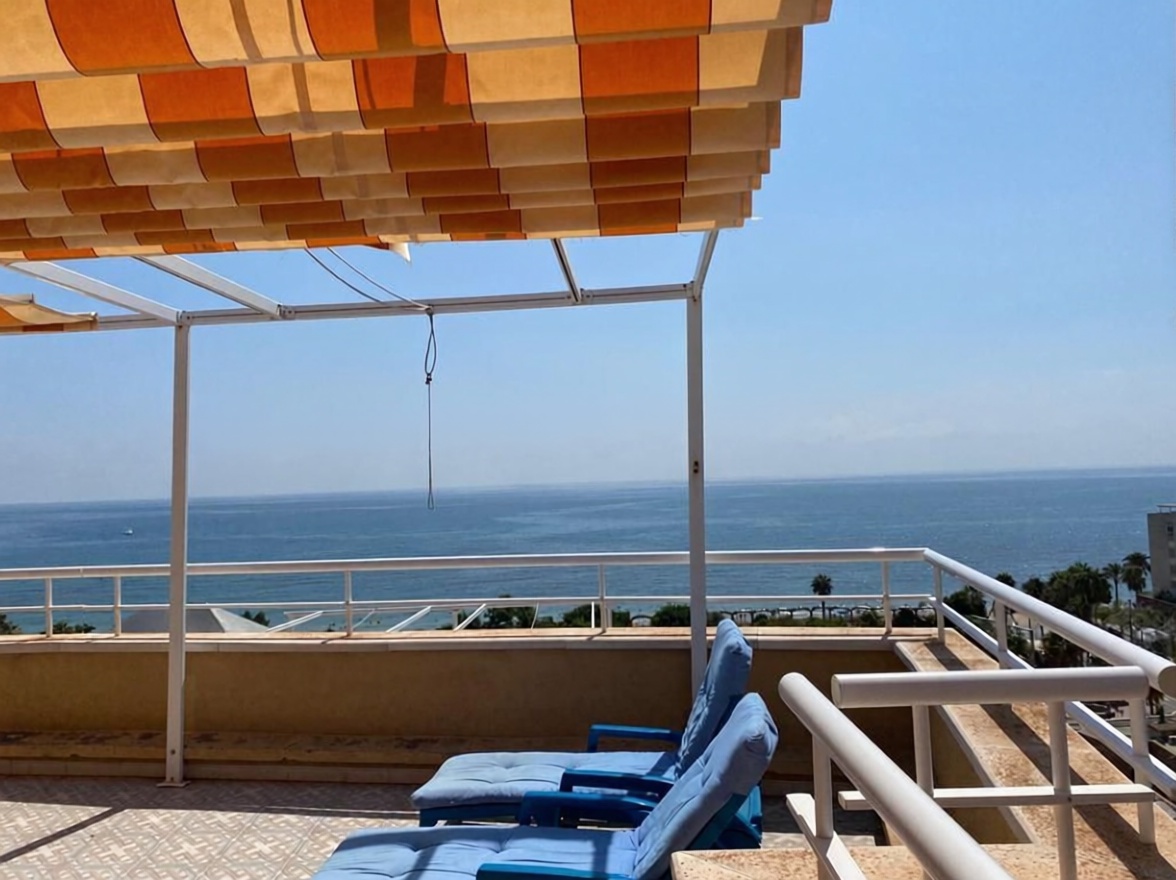 Ático en venta en Calle Amplaries s/n — Sea terrace
