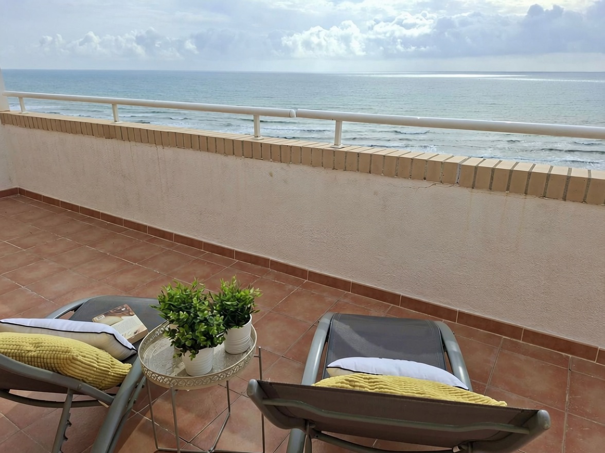 Ático en venta en Calle Amplaries s/n — Sea terrace