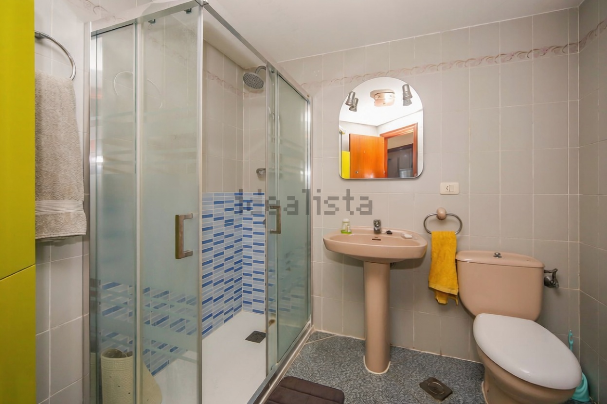 Piso en venta en Calle del Doctor Bellido — Bedroom