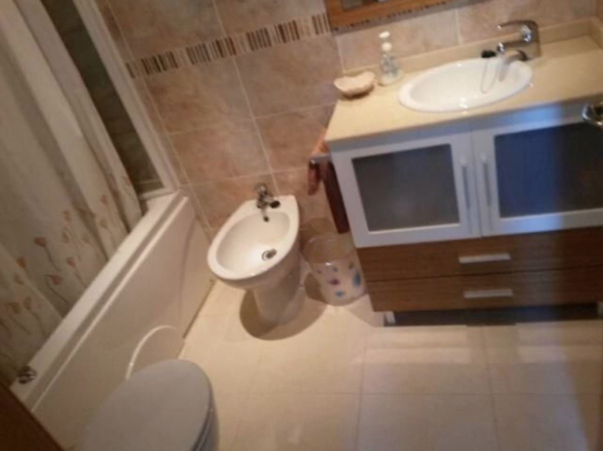 Piso en venta en Cala Blanca — Baño