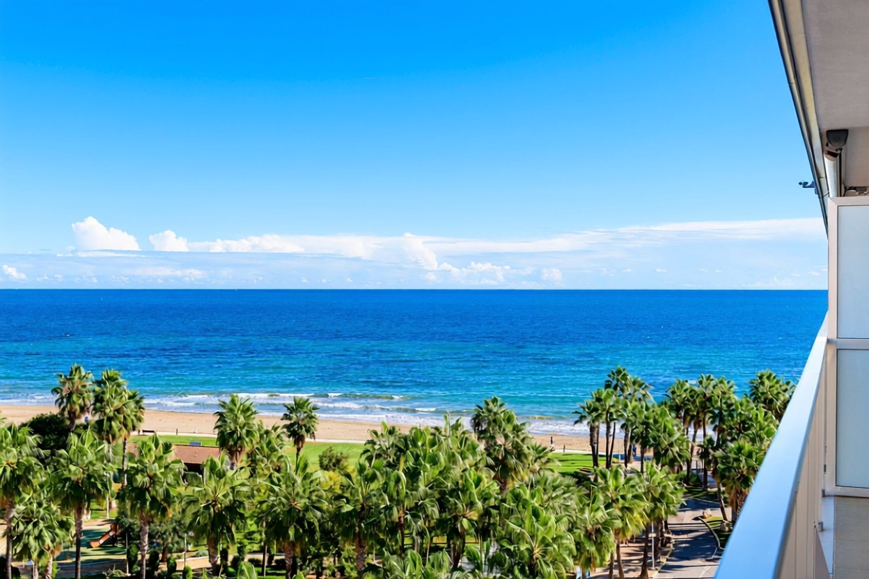 Piso en venta en Amplaries, 9 — Sea view
