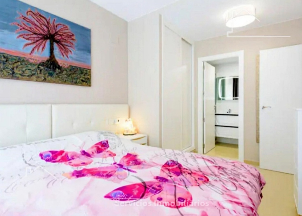 Piso en venta en Calle Amplaries — Bedroom