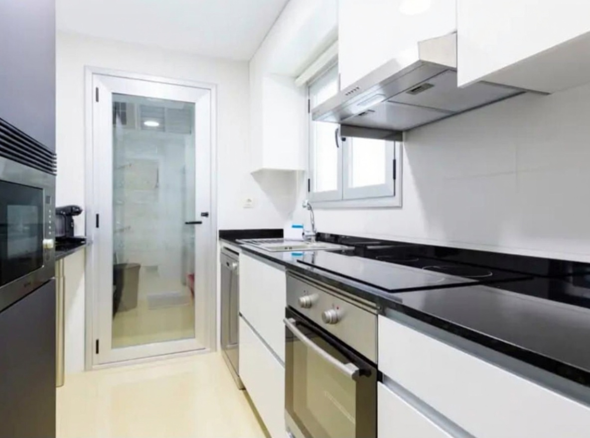 Piso en venta en Calle Moscatell, 3 — Kitchen