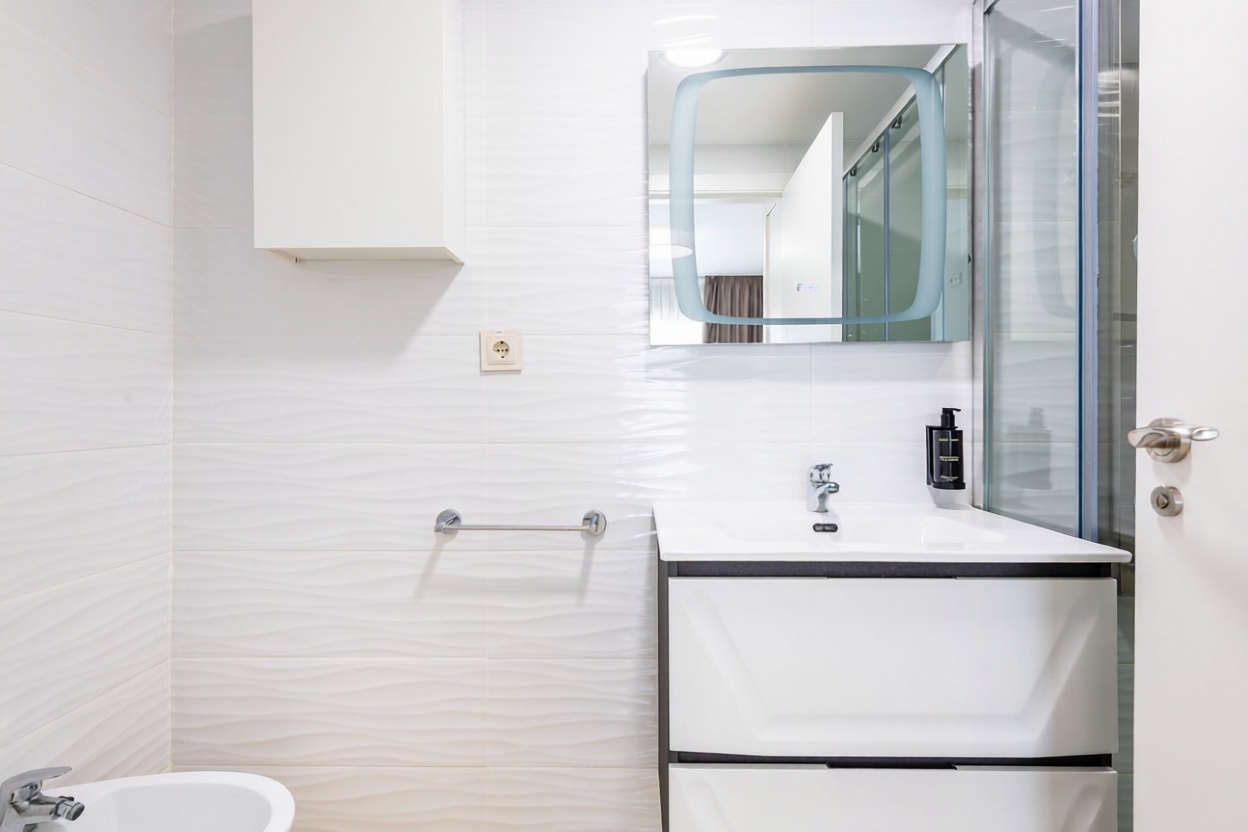 Piso en venta en Amplaries, 9 — Bathroom