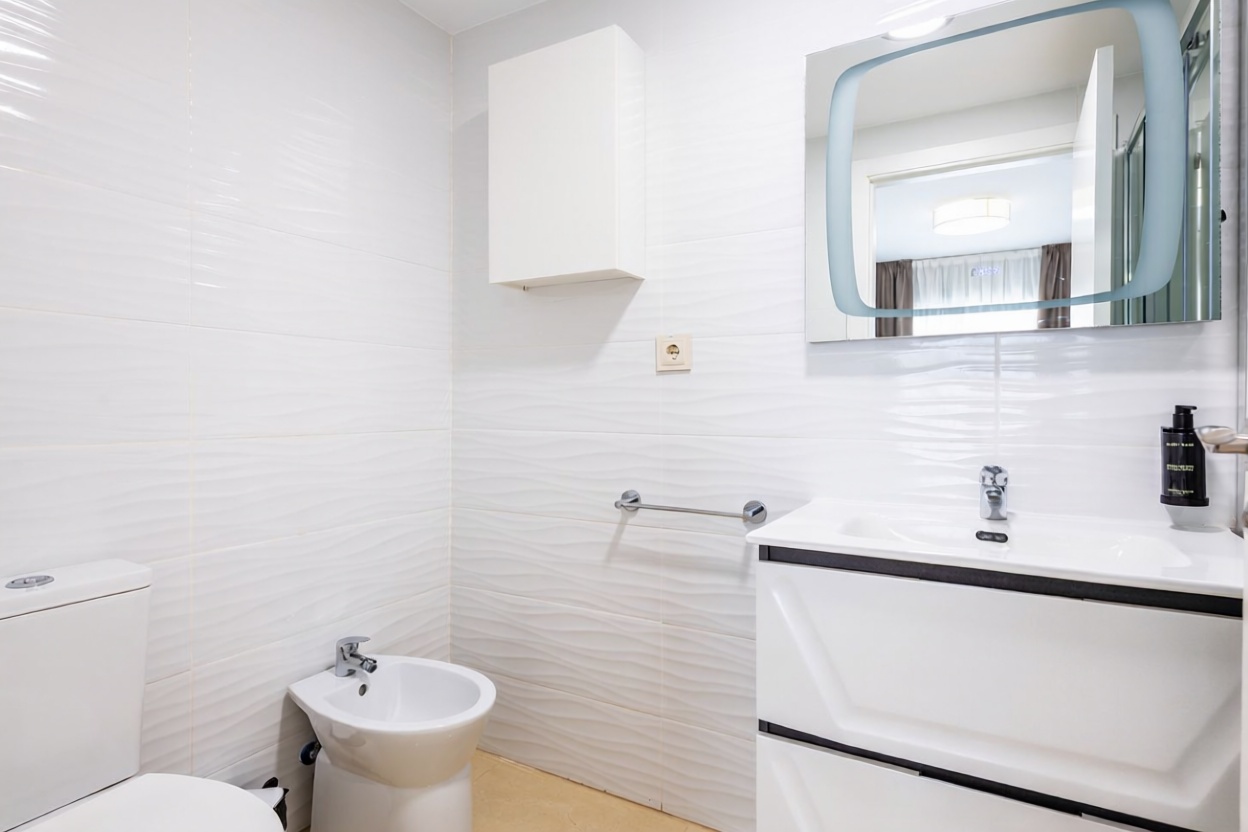Piso en venta en Amplaries, 9 — Bathroom