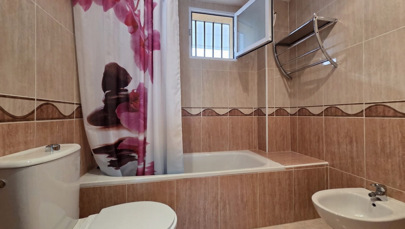 Ático en venta en Calle dels Terrers — Bathroom