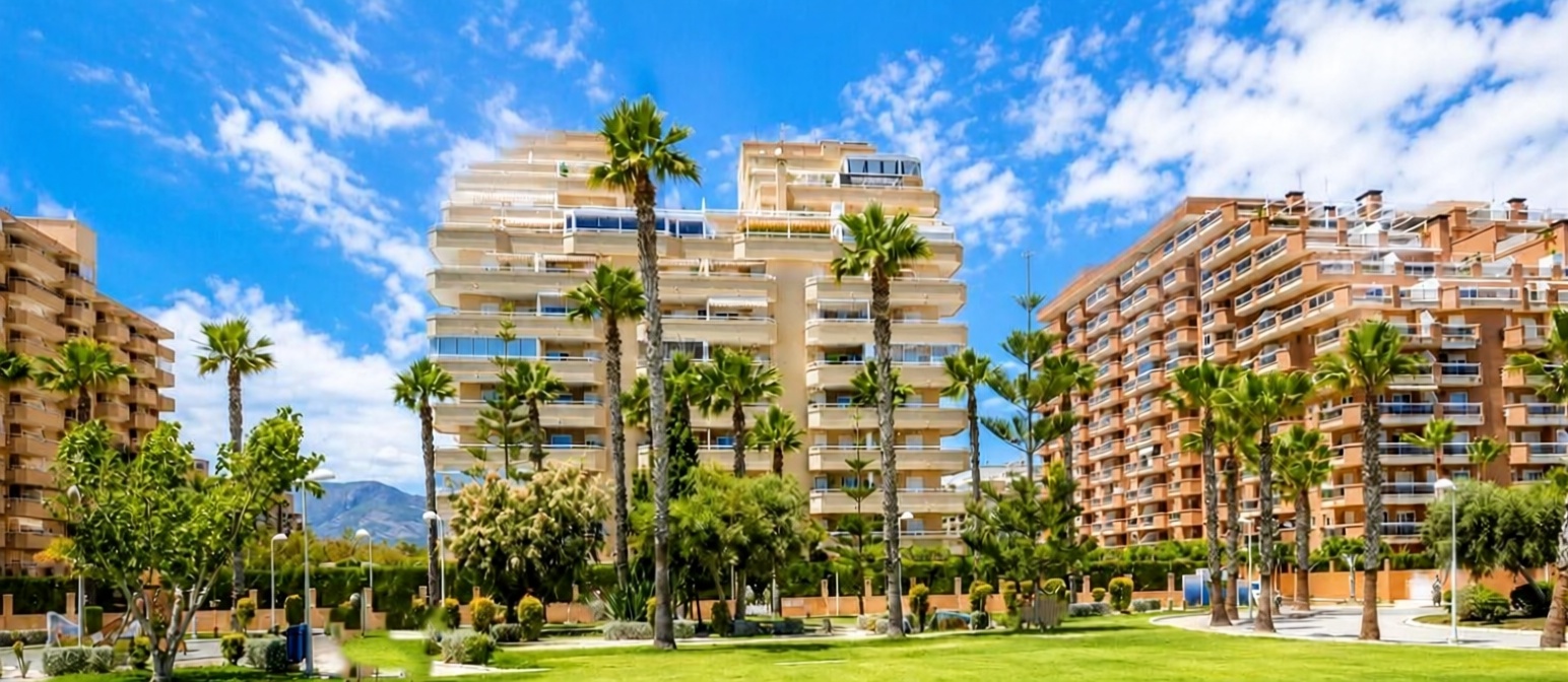 Piso en venta en Calle Amplaries — Sea view