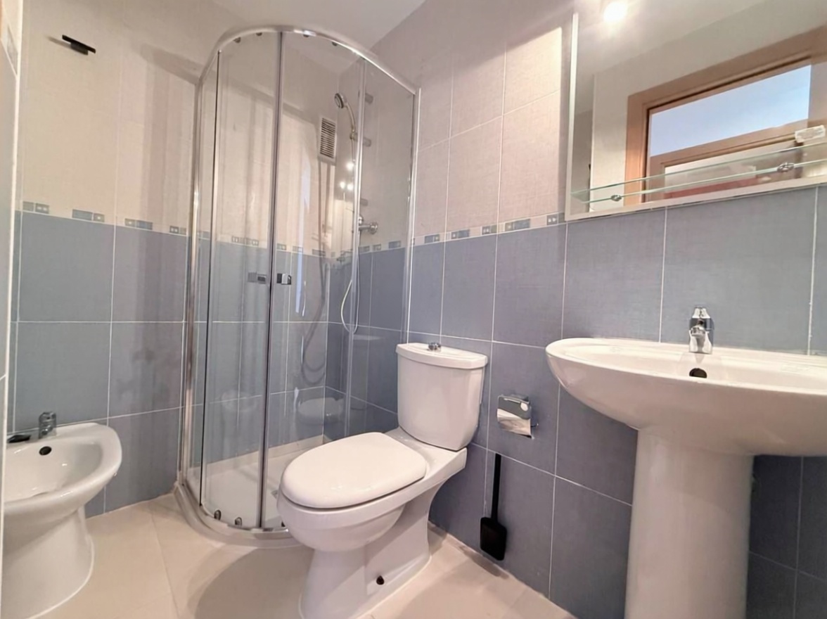 Piso en venta en Calle Amplaries, 41 — Bathroom