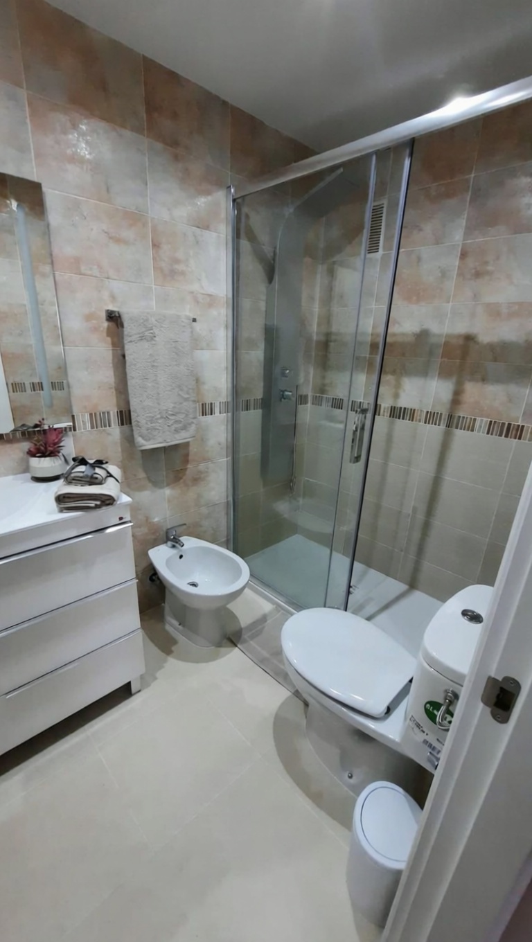 Piso en venta en Calle Amplaries, 43 — Bathroom