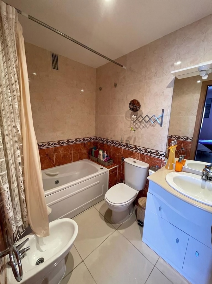 Piso en venta en Calle Amplaries, 35 — Bathroom