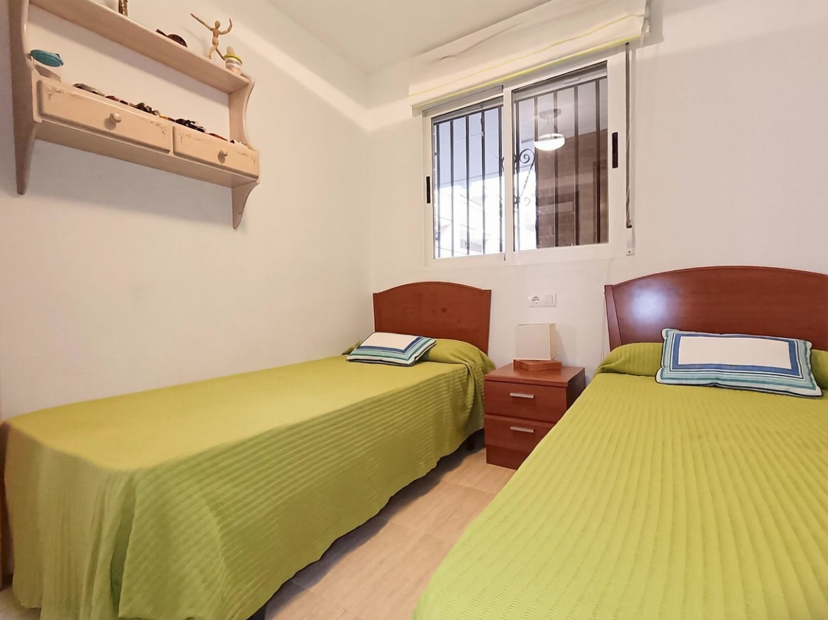 Piso en venta en Calle Amplaries — Bedroom