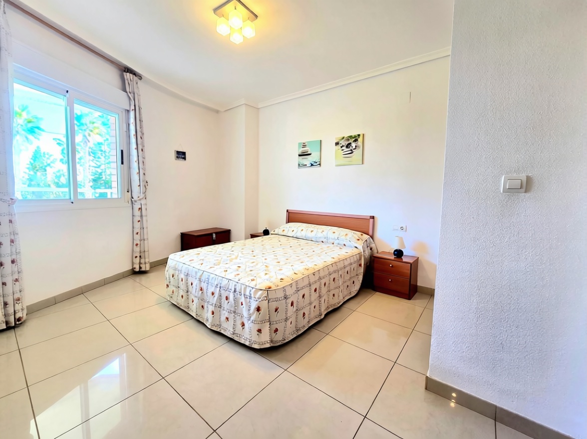 Piso en venta en Calle Amplaries, 35 — Bedroom