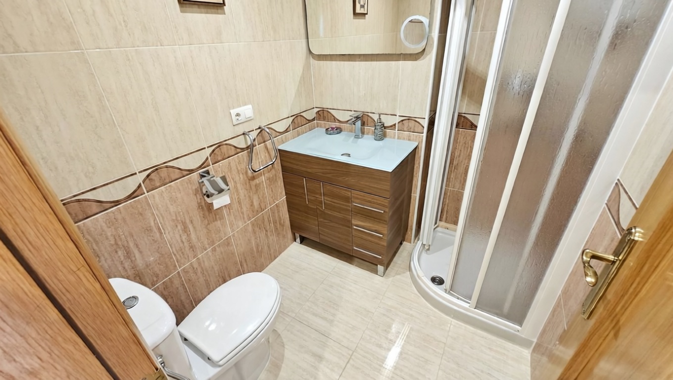 Piso en venta en Calle Amplaries, 27 — Bad