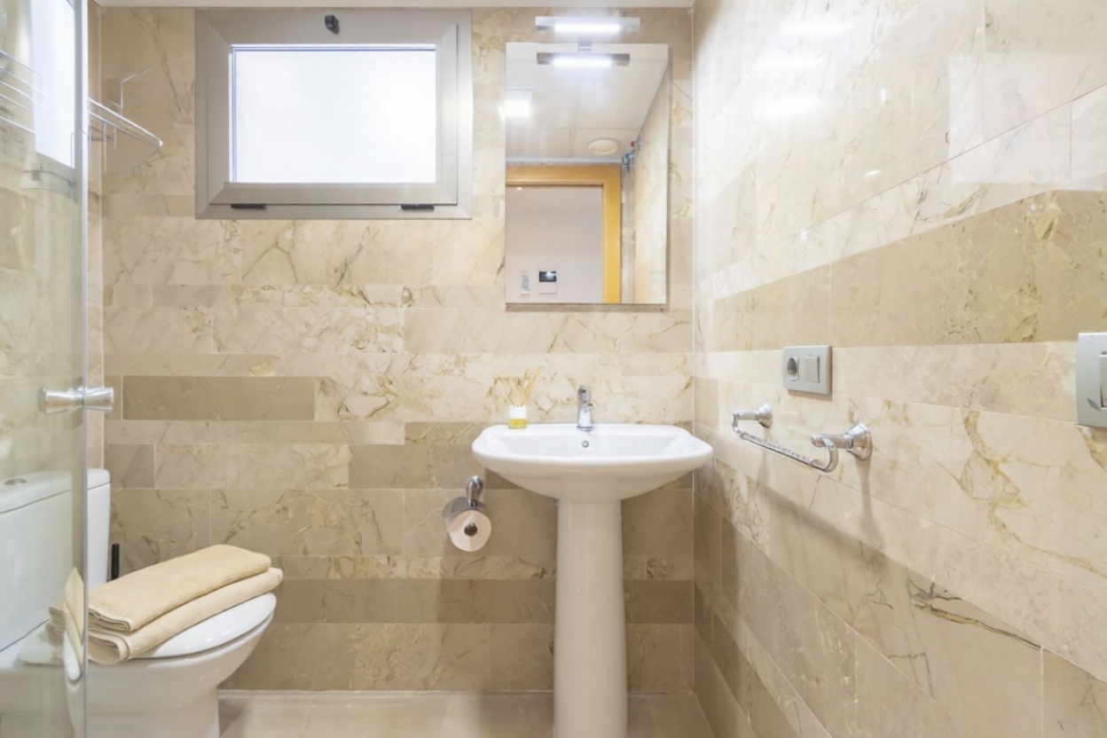 Piso en venta en Calle de Rafael Alberti, 1 — Bad
