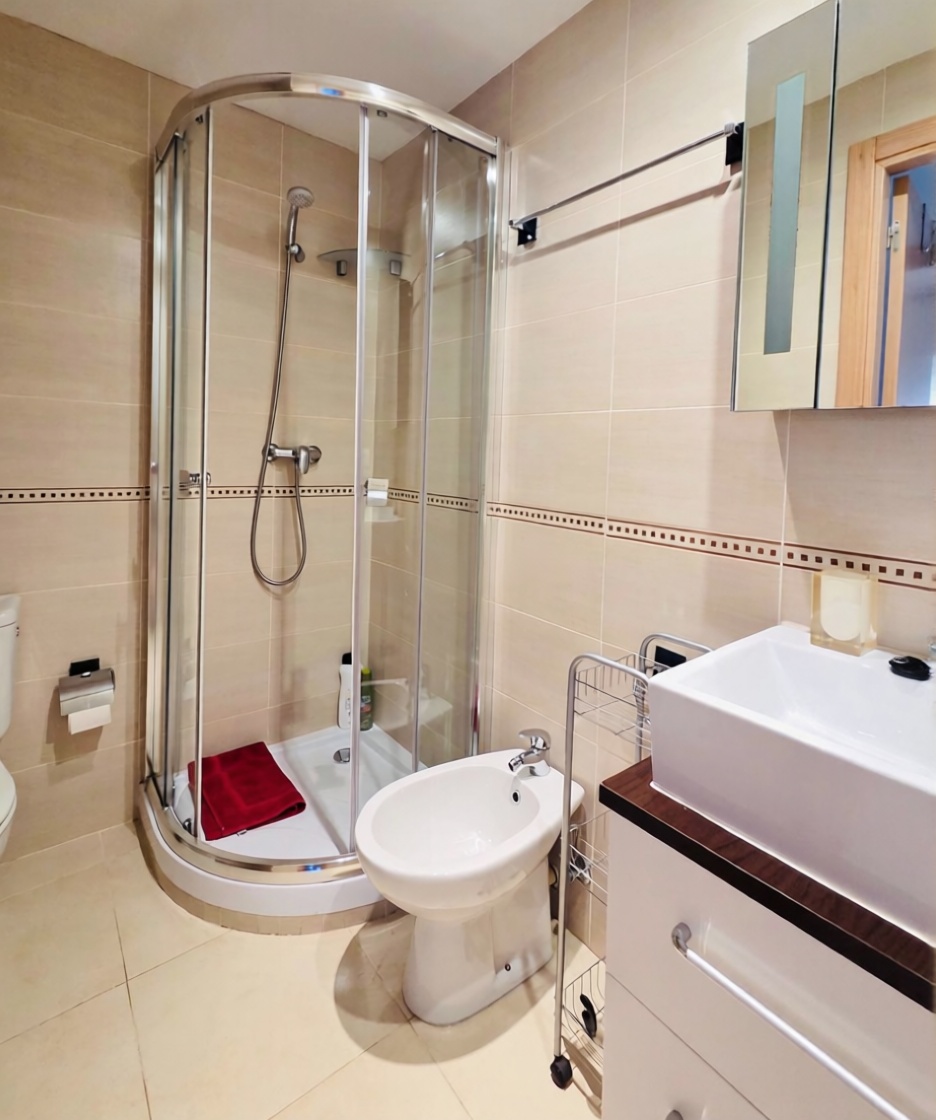 Piso en venta en Calle Amplaries, 47 — Bad