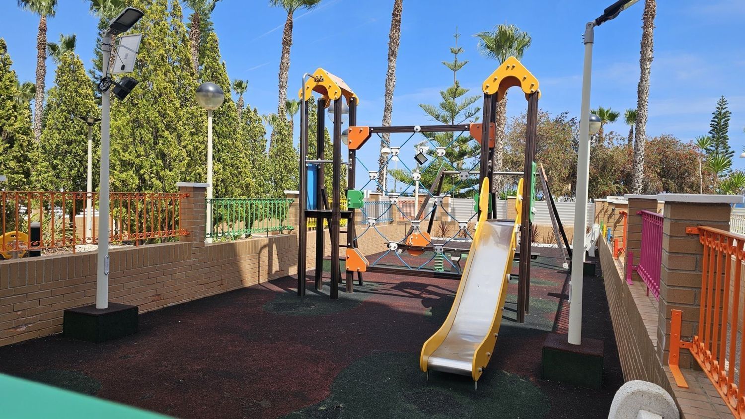 Piso en venta en Calle Amplaries, 35