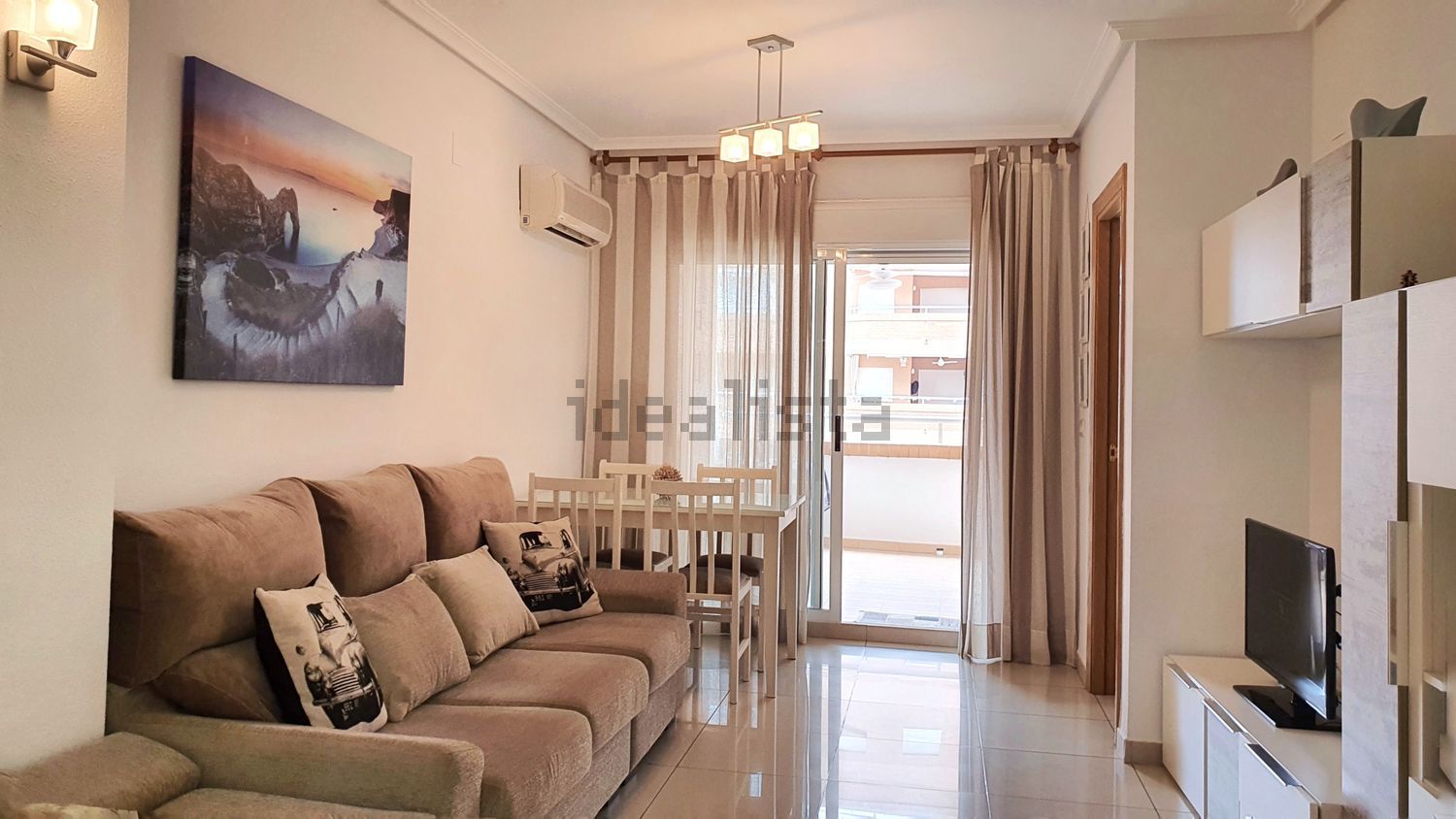 Piso en venta en Calle Amplaries, 35