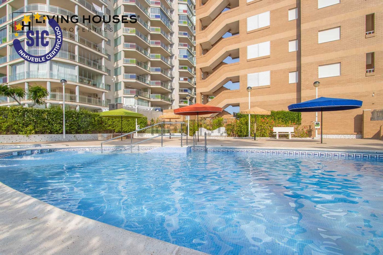Piso en venta en Calle Amplaries, 33