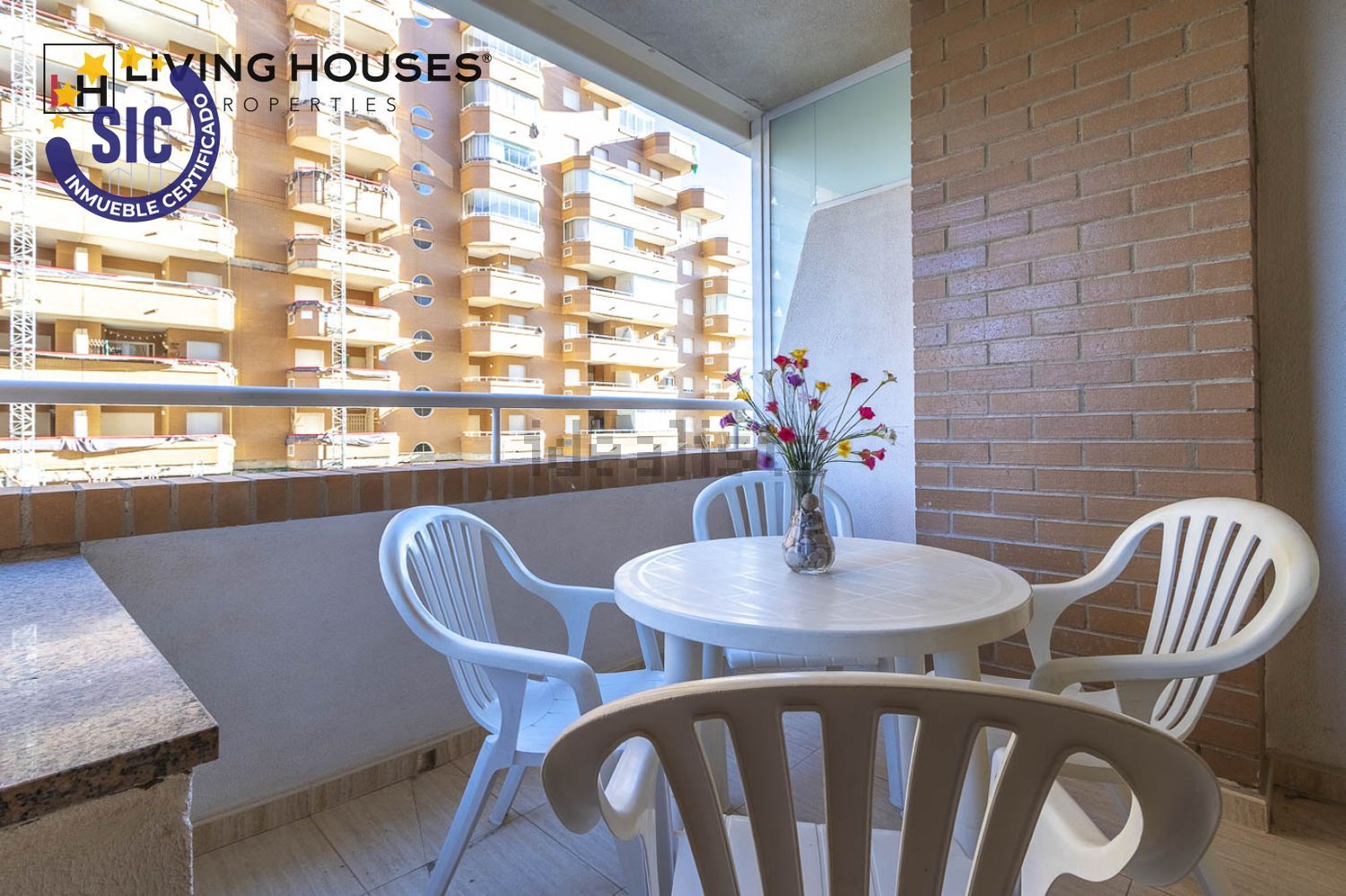 Piso en venta en Calle Amplaries, 33
