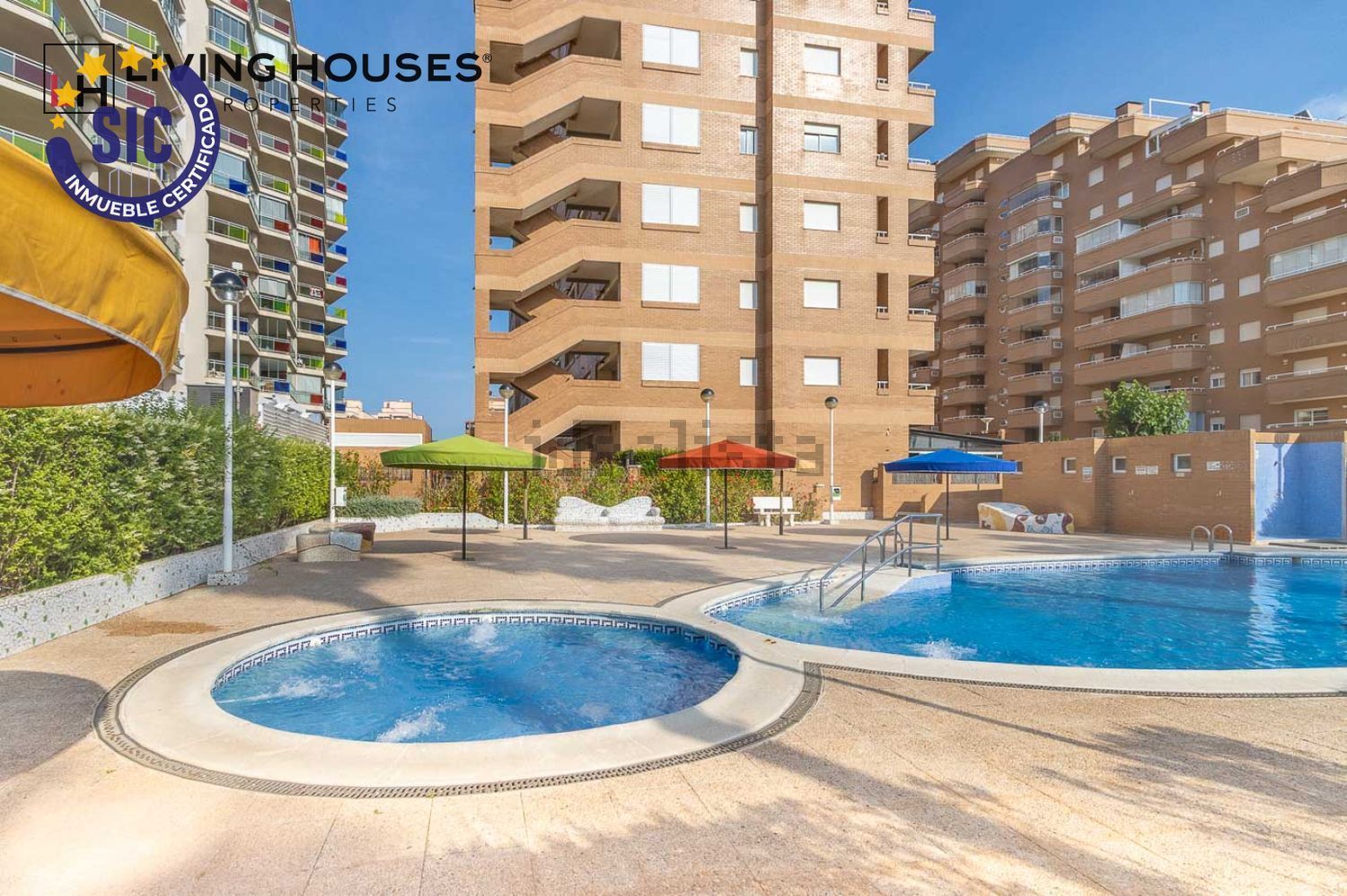 Piso en venta en Calle Amplaries, 33