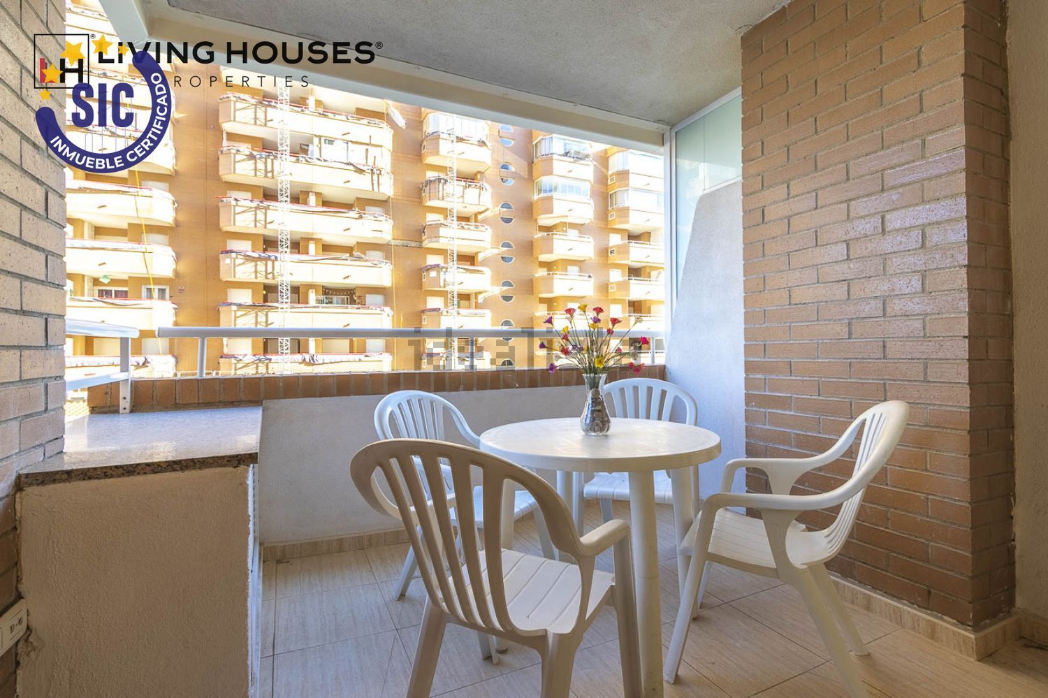 Piso en venta en Calle Amplaries, 33