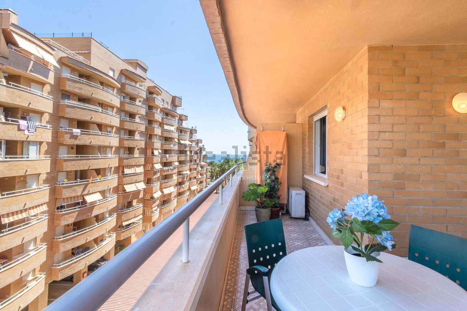 Piso en venta en Calle Amplaries, 1
