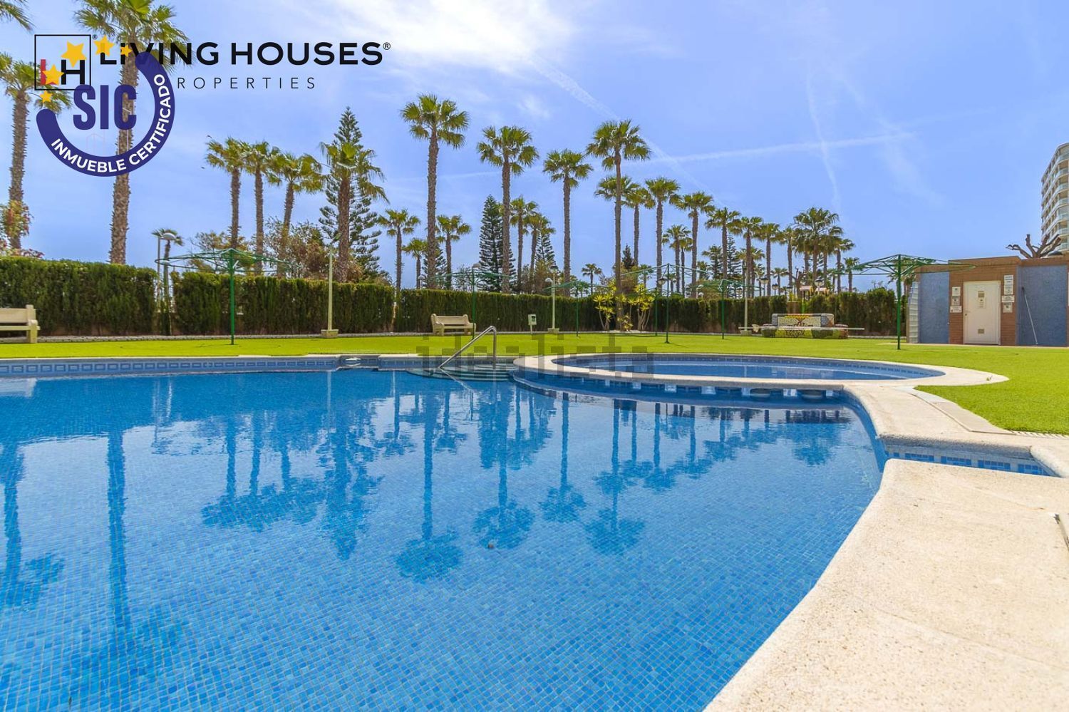 Piso en venta en Calle Amplaries, 37