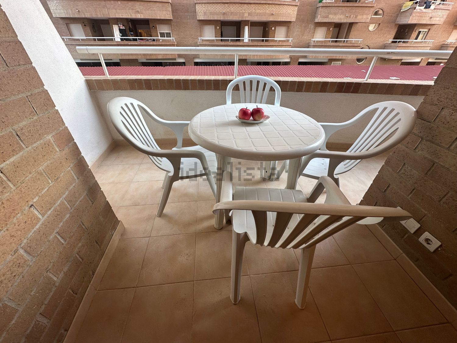 Piso en venta en CL Amplaries, 27