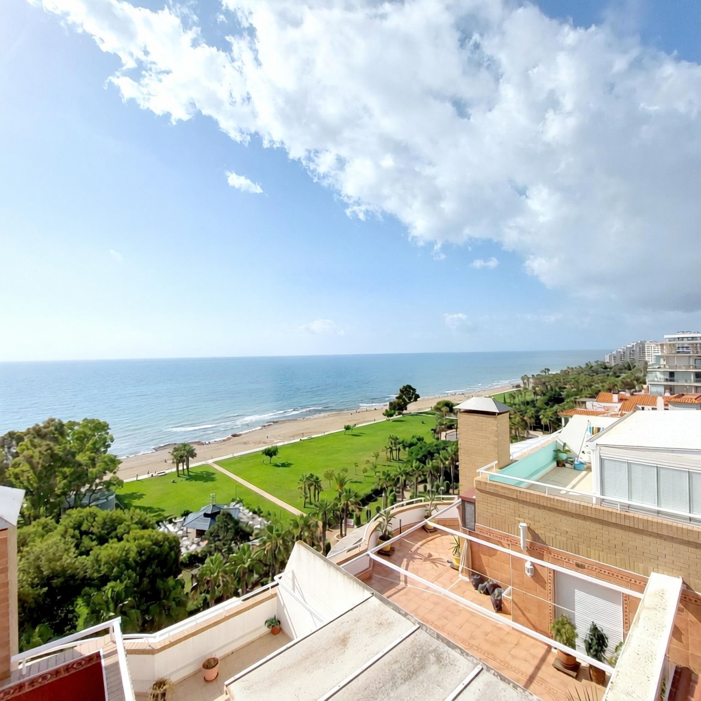 Piso en primera línea de playa en Oropesa del Mar — Vista mar