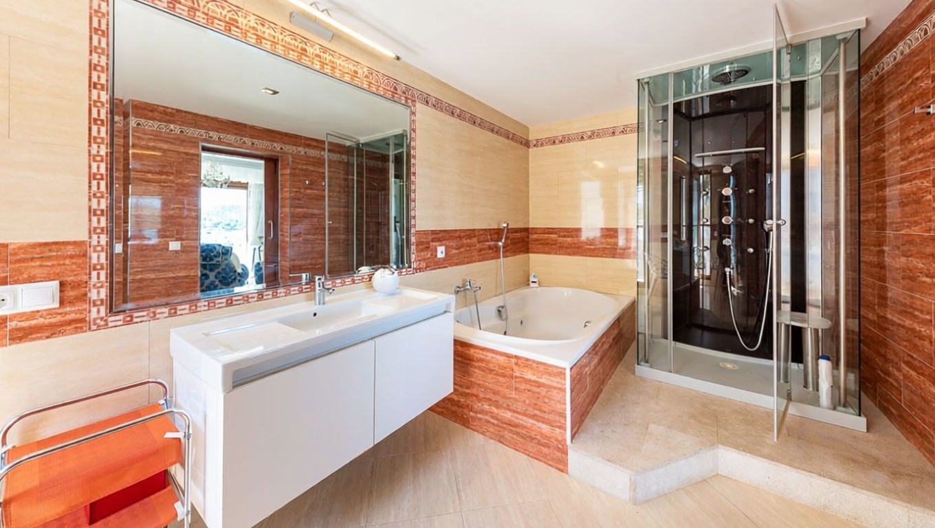 Chalet con acceso directo a playa en Calvià — Baño