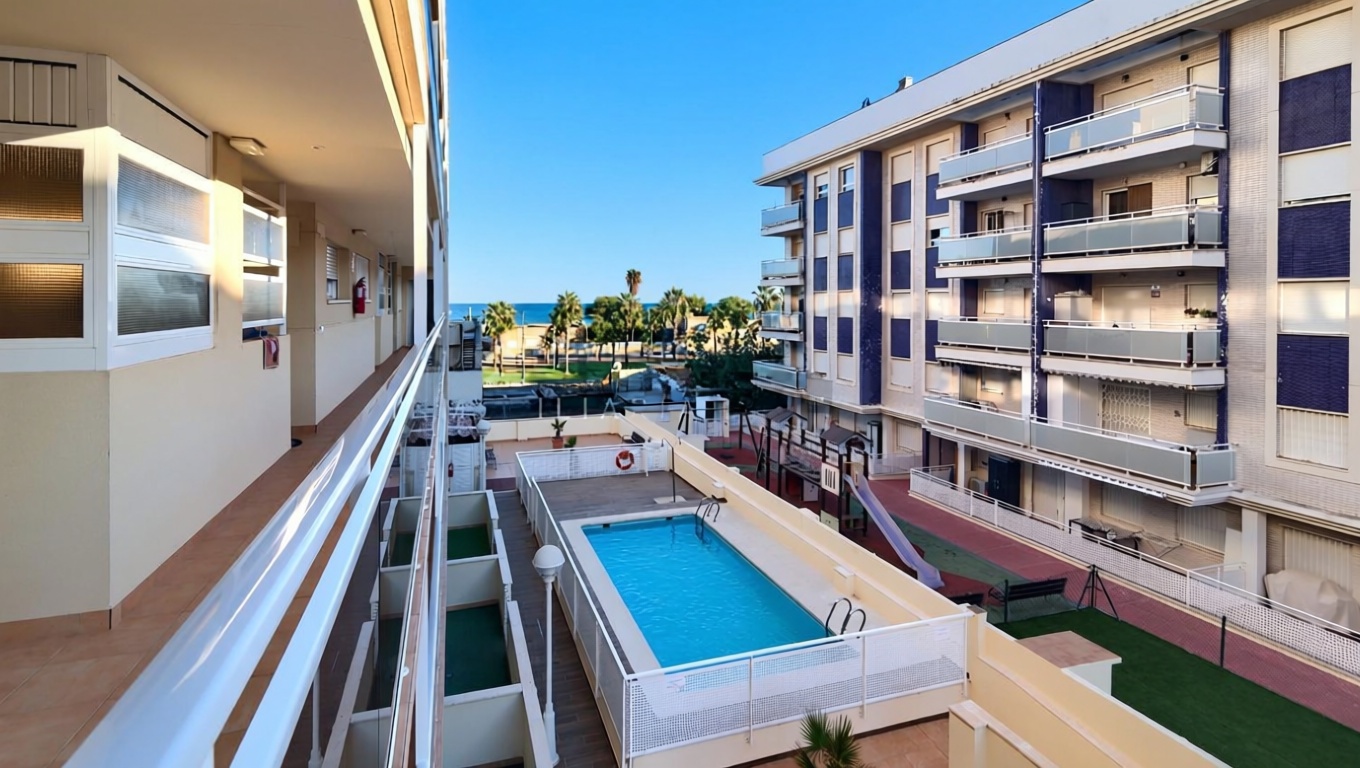 Piso en primera línea de playa en Moncofa — Terraza mar