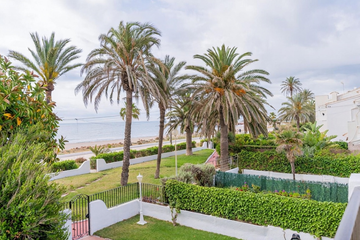 Chalet con acceso directo a playa en Puig — Vista mar